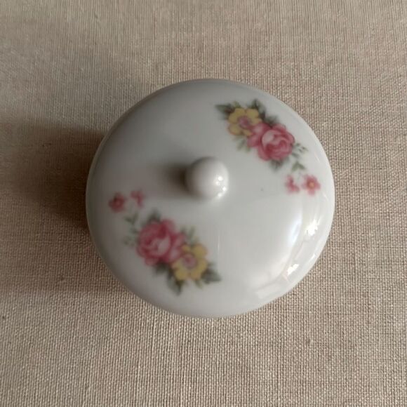 Vintage Gift Co. Porcelain Stamp dispenser roses pattern - Picture 2 of 6